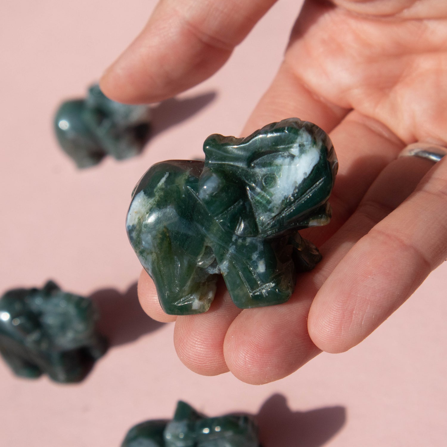 moss agate, moss agate elephant, moss agate animal, crystal animal, crystal elephant, gemstone elephant, gemstone animal, moss agate crystal, moss agate stone, moss agate properties, moss agate healing properties, moss agate metaphysical properties, moss agate meaning