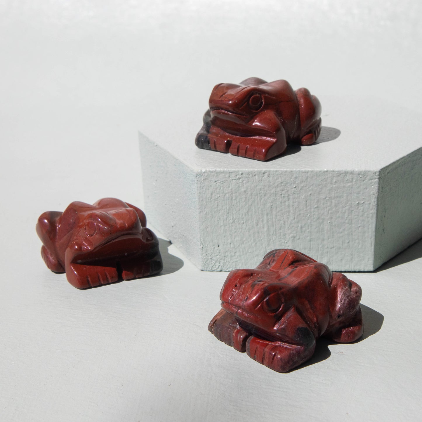 red jasper, red jasper frog, red jasper animal, crystal frog, crystal animal, gemstone frog, gemstone animal, red jasper crystal, red jasper stone, red jasper properties, red jasper healing properties, red jasper metaphysical properties, red jasper meaning