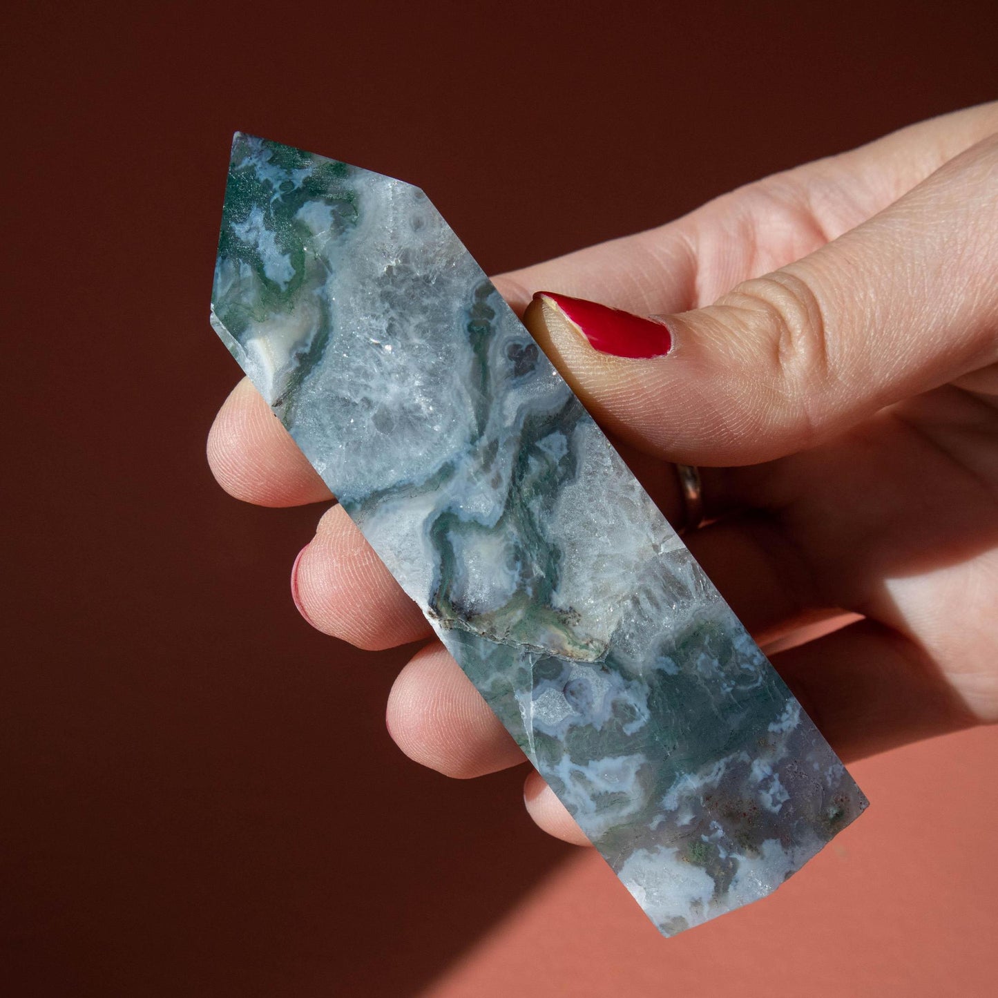 moss agate, moss agate obelisk, crystal obelisk, moss agate crystal, moss agate stone, moss agate properties, moss agate healing properties, moss agate metaphysical properties, moss agate meaning